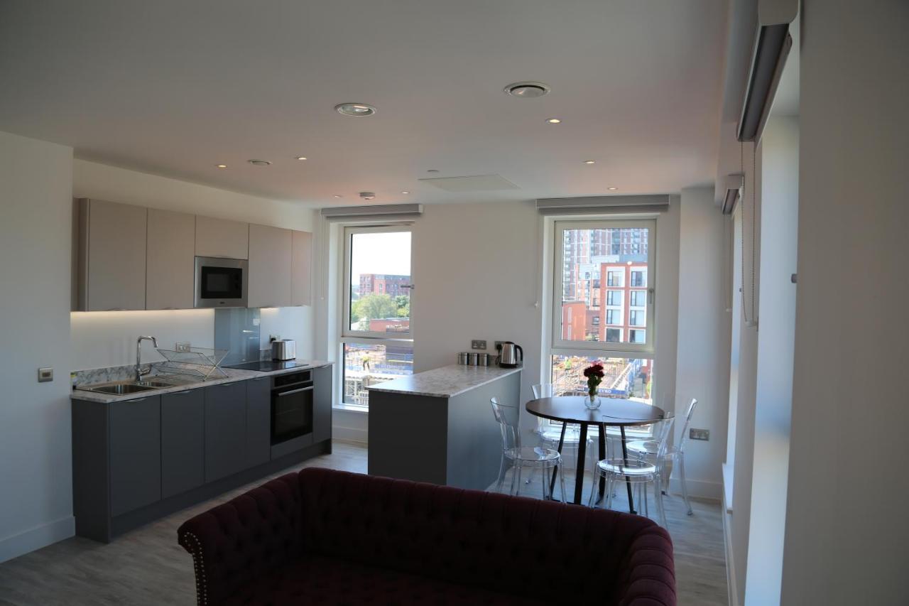 Crown X Chapel Apartments Манчестер Екстер'єр фото